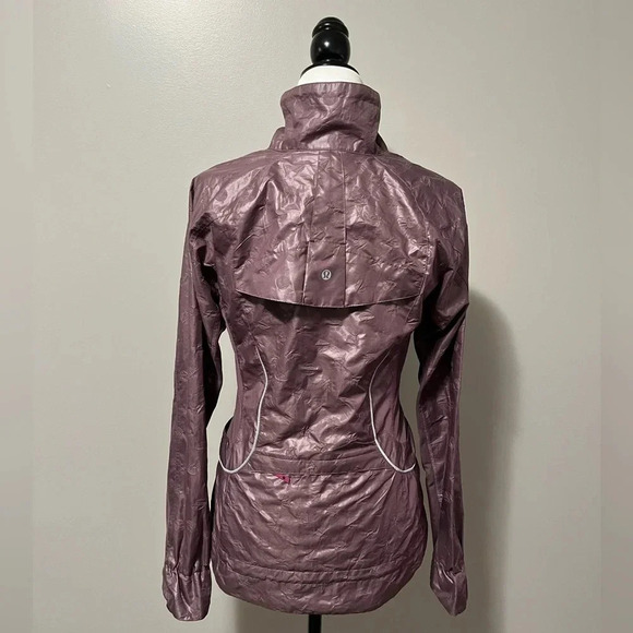 Lululemon Limited Edition Velocity Plum Embossed Dot Running Jacket - Picture 10 of 17